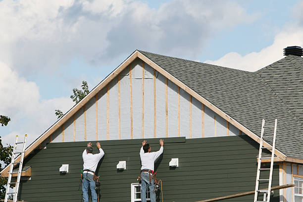 Professional Siding Installation technician working in Parker, TX